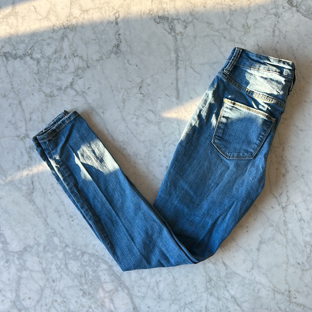 Universal Thread High Rise Jeans - Picture 6 of 6